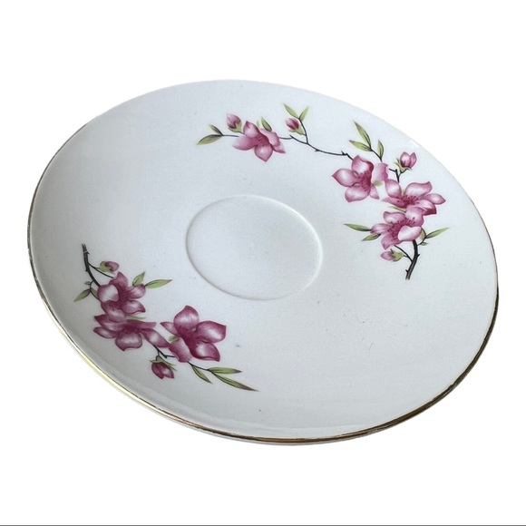 Beautiful Fine Bone China set of 4 - Cherry Blossoms Teacup and Saucer. - Picture 5 of 11